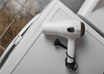 ヘアドライヤーはどれくらい熱くなりますか?